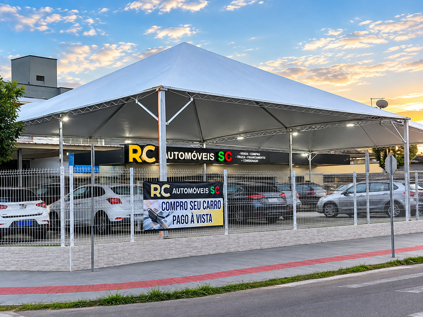 Tenda calhada 10x10 montada pela RF Tendas para evento comercial em Palhoça/SC